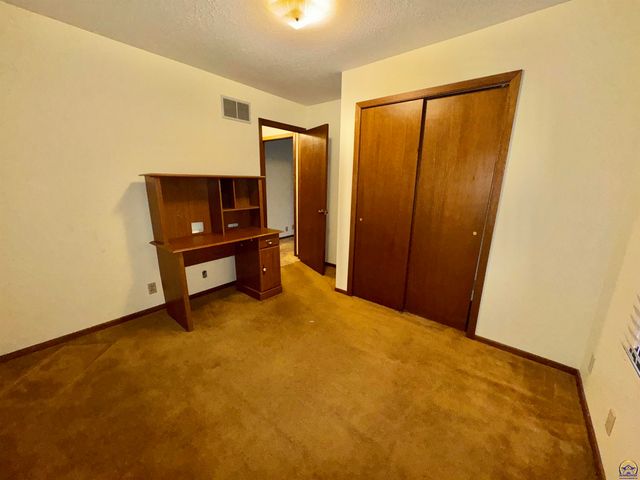 1038 SW Randolph AVE, Topeka, KS 66604