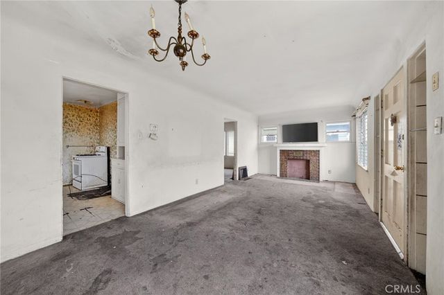 1305 W 84th, Los Angeles, CA 90044