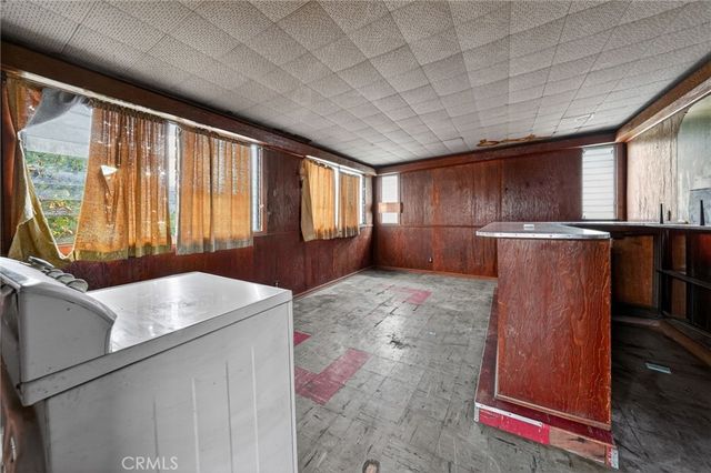 1305 W 84th, Los Angeles, CA 90044