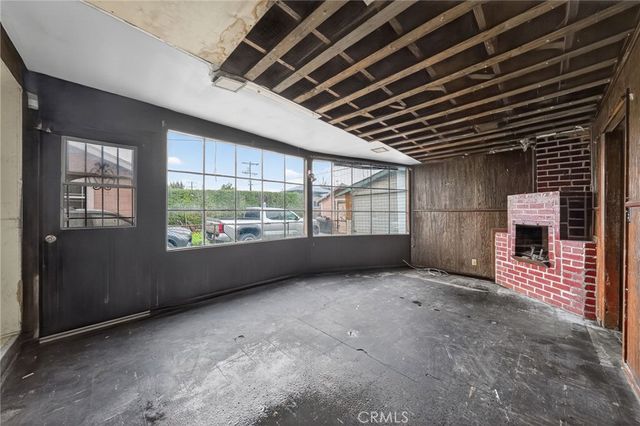 1305 W 84th, Los Angeles, CA 90044