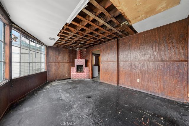 1305 W 84th, Los Angeles, CA 90044