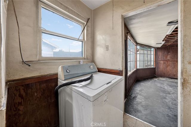 1305 W 84th, Los Angeles, CA 90044