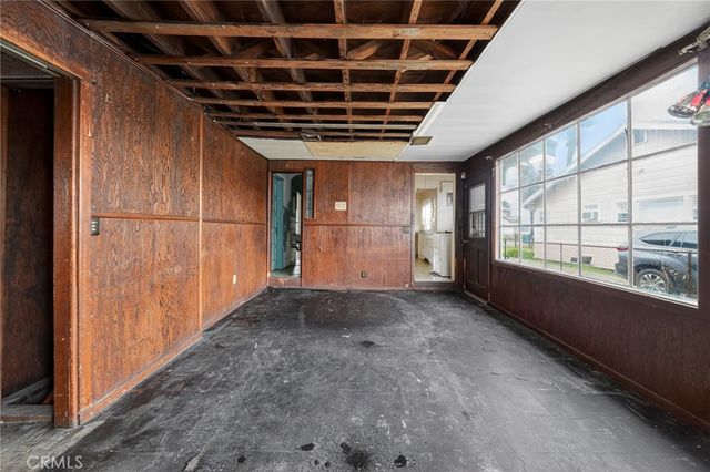 1305 W 84th, Los Angeles, CA 90044