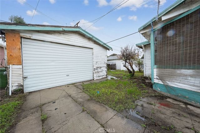 1305 W 84th, Los Angeles, CA 90044