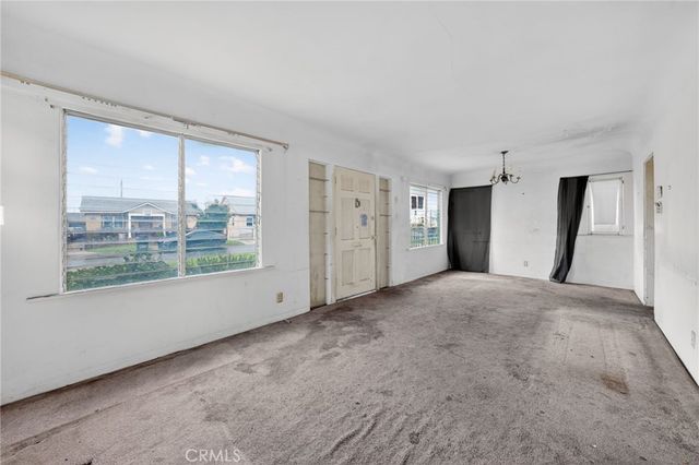 1305 W 84th, Los Angeles, CA 90044