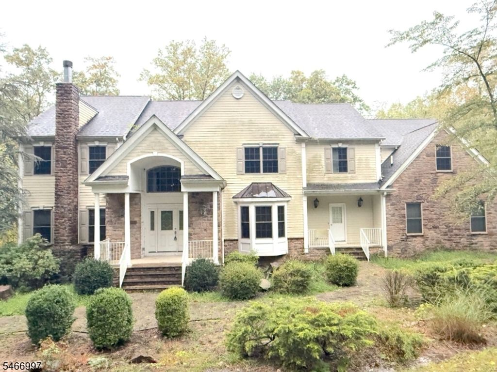 1 Beaver Brook Rd, Clinton Twp., NJ 08801 — exterior