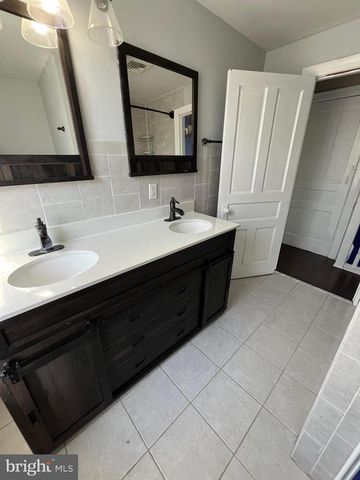 5547 RIDGE AVE, Philadelphia, PA 19128