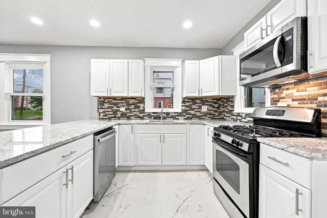 216 WOODLAWN AVE, Collingdale, PA 19023