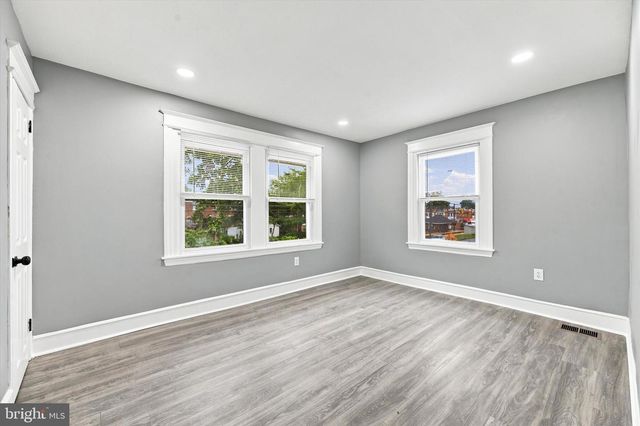 216 WOODLAWN AVE, Collingdale, PA 19023