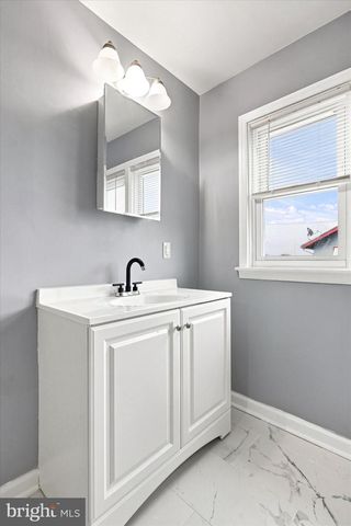 216 WOODLAWN AVE, Collingdale, PA 19023