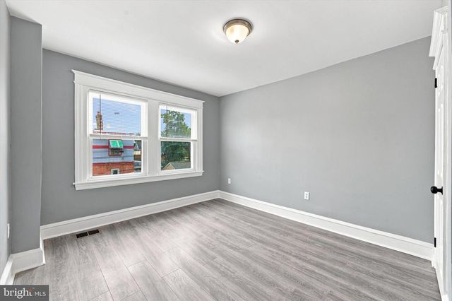 216 WOODLAWN AVE, Collingdale, PA 19023
