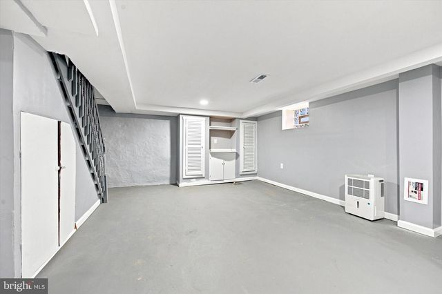 216 WOODLAWN AVE, Collingdale, PA 19023