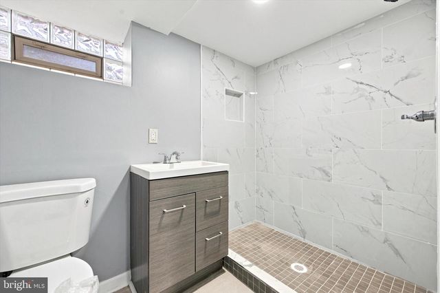216 WOODLAWN AVE, Collingdale, PA 19023