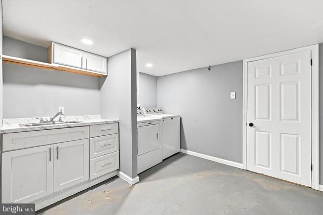 216 WOODLAWN AVE, Collingdale, PA 19023
