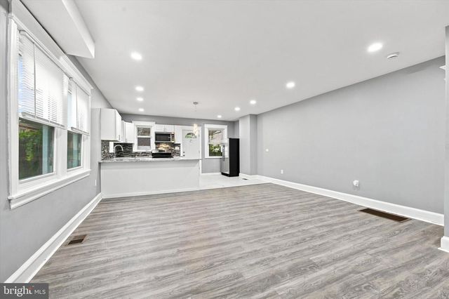 216 WOODLAWN AVE, Collingdale, PA 19023
