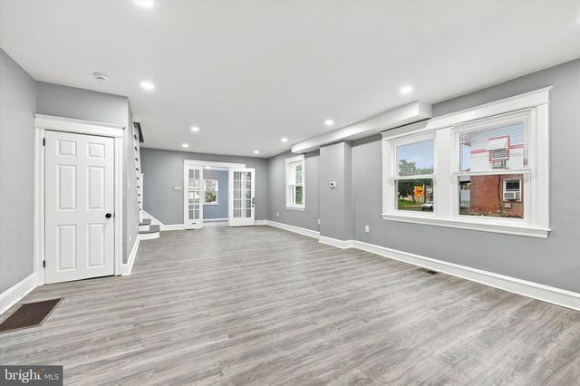 216 WOODLAWN AVE, Collingdale, PA 19023