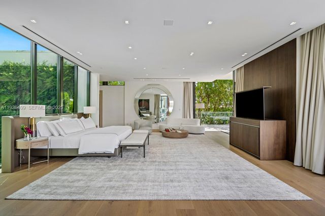 6480 Allison Rd, Miami Beach, FL 33141