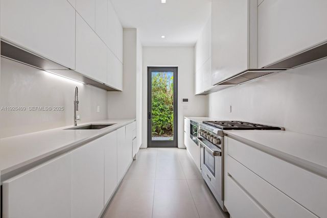 6480 Allison Rd, Miami Beach, FL 33141