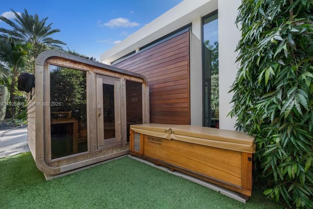 6480 Allison Rd, Miami Beach, FL 33141