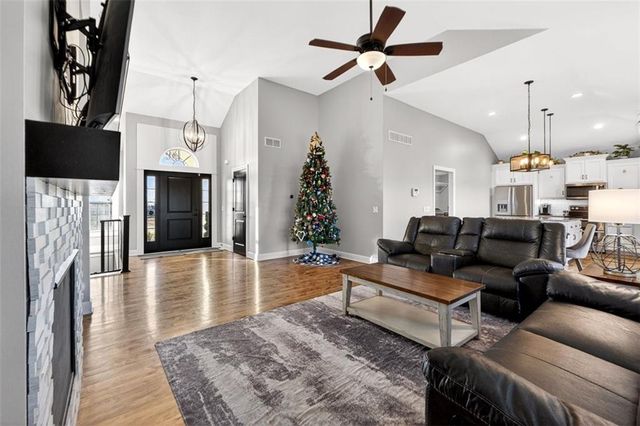 5199 SE Fox Run Road, Lathrop, MO 64465