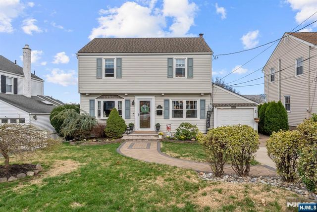 17 Burlington Road, Clifton, NJ 07012