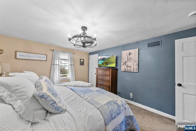 17 Burlington Road, Clifton, NJ 07012