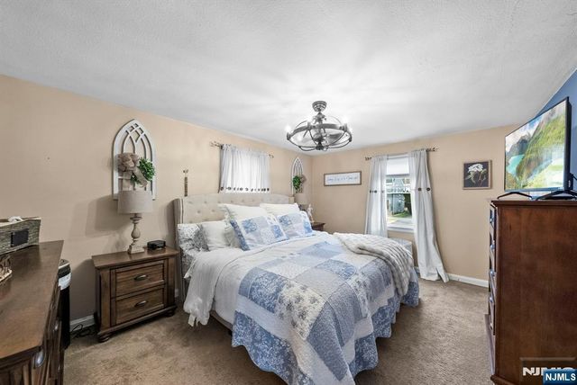 17 Burlington Road, Clifton, NJ 07012