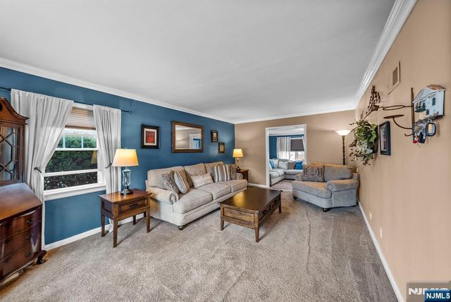 17 Burlington Road, Clifton, NJ 07012