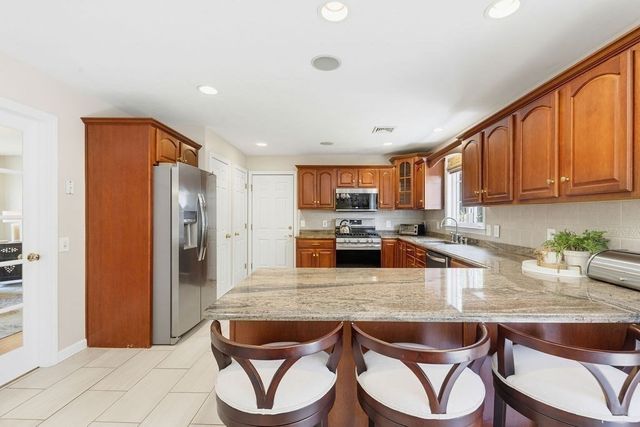 32 Cinnamon Cir, Easton, MA 02334
