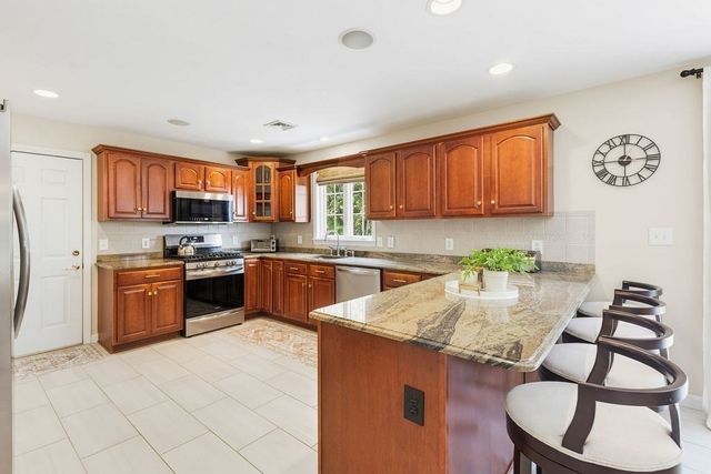 32 Cinnamon Cir, Easton, MA 02334