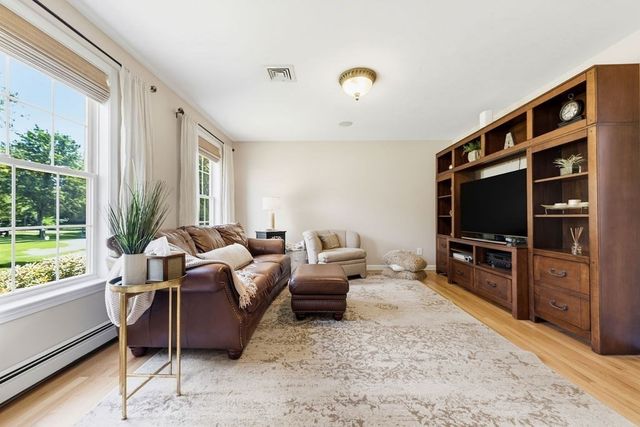 32 Cinnamon Cir, Easton, MA 02334