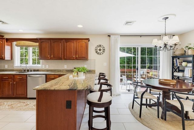32 Cinnamon Cir, Easton, MA 02334