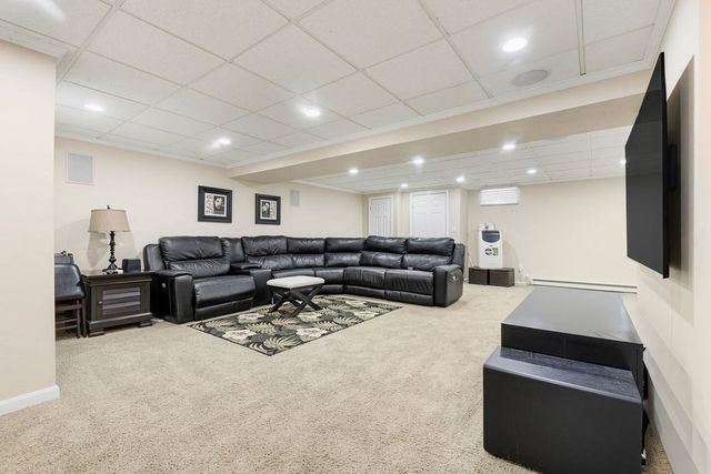 32 Cinnamon Cir, Easton, MA 02334