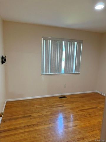 33827 Mint Court, Sterling Heights, MI 48310