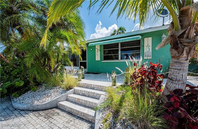 12101 Moon Shell DR, Matlacha Isles, FL 33991