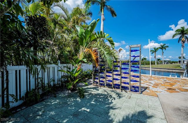 12101 Moon Shell DR, Matlacha Isles, FL 33991