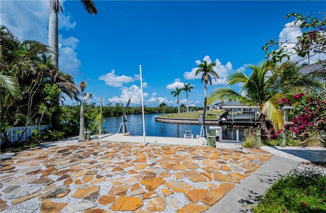 12101 Moon Shell DR, Matlacha Isles, FL 33991