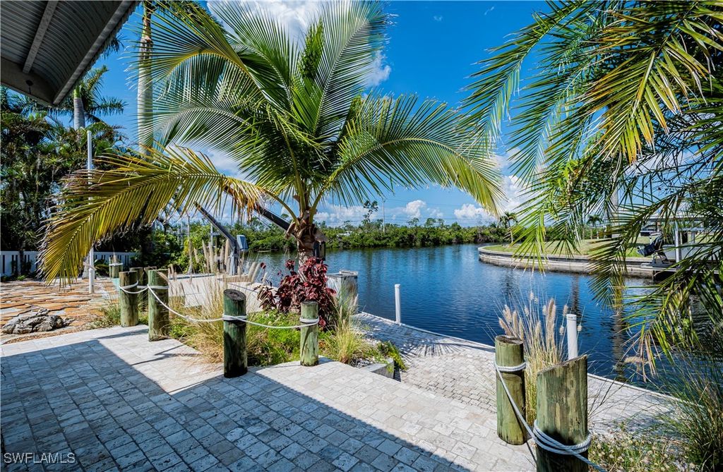 12101 Moon Shell DR, Matlacha Isles, FL 33991