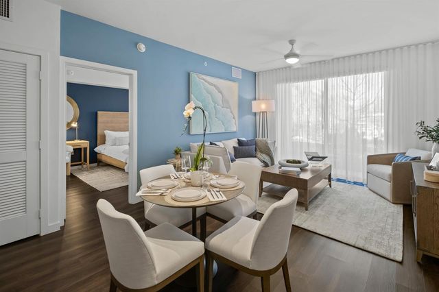 2000 Stirling Road 13-102, Hollywood, FL 33020