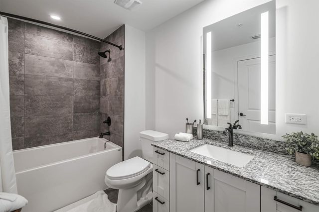 2000 Stirling Road 13-102, Hollywood, FL 33020