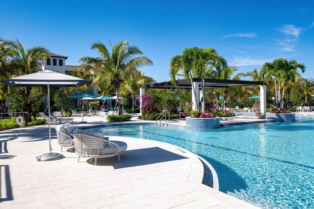 2000 Stirling Road 13-102, Hollywood, FL 33020