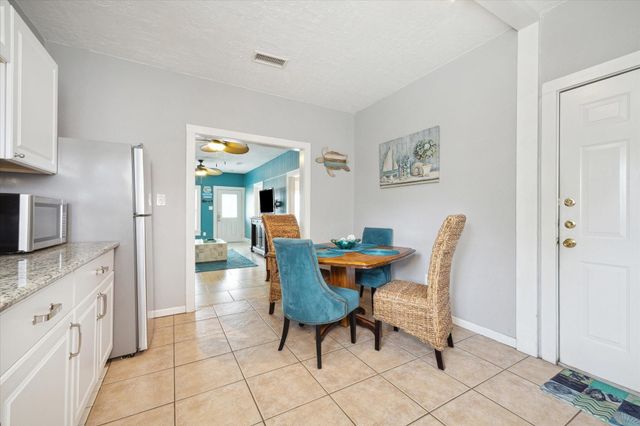 4711 Avenue S, Galveston, TX 77551
