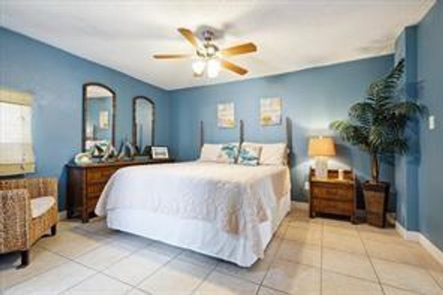 4711 Avenue S, Galveston, TX 77551