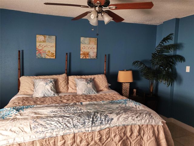 4711 Avenue S, Galveston, TX 77551