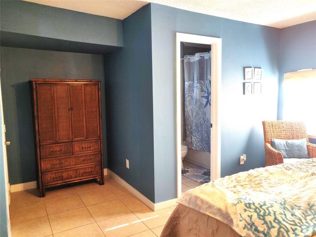 4711 Avenue S, Galveston, TX 77551