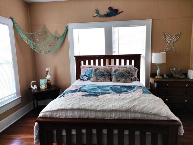 4711 Avenue S, Galveston, TX 77551