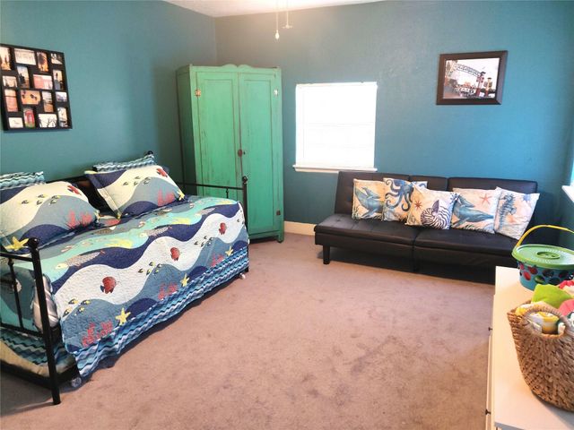 4711 Avenue S, Galveston, TX 77551