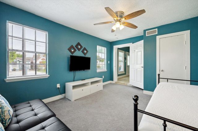 4711 Avenue S, Galveston, TX 77551