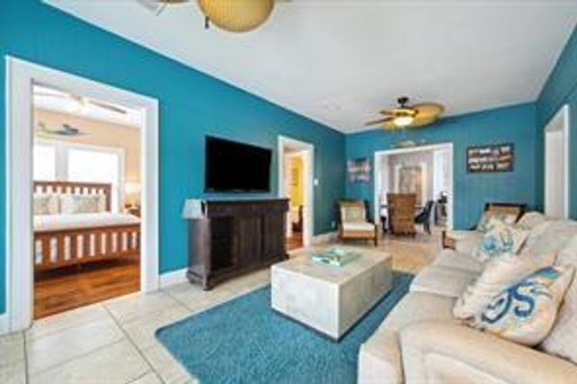 4711 Avenue S, Galveston, TX 77551