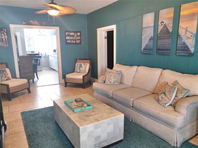 4711 Avenue S, Galveston, TX 77551